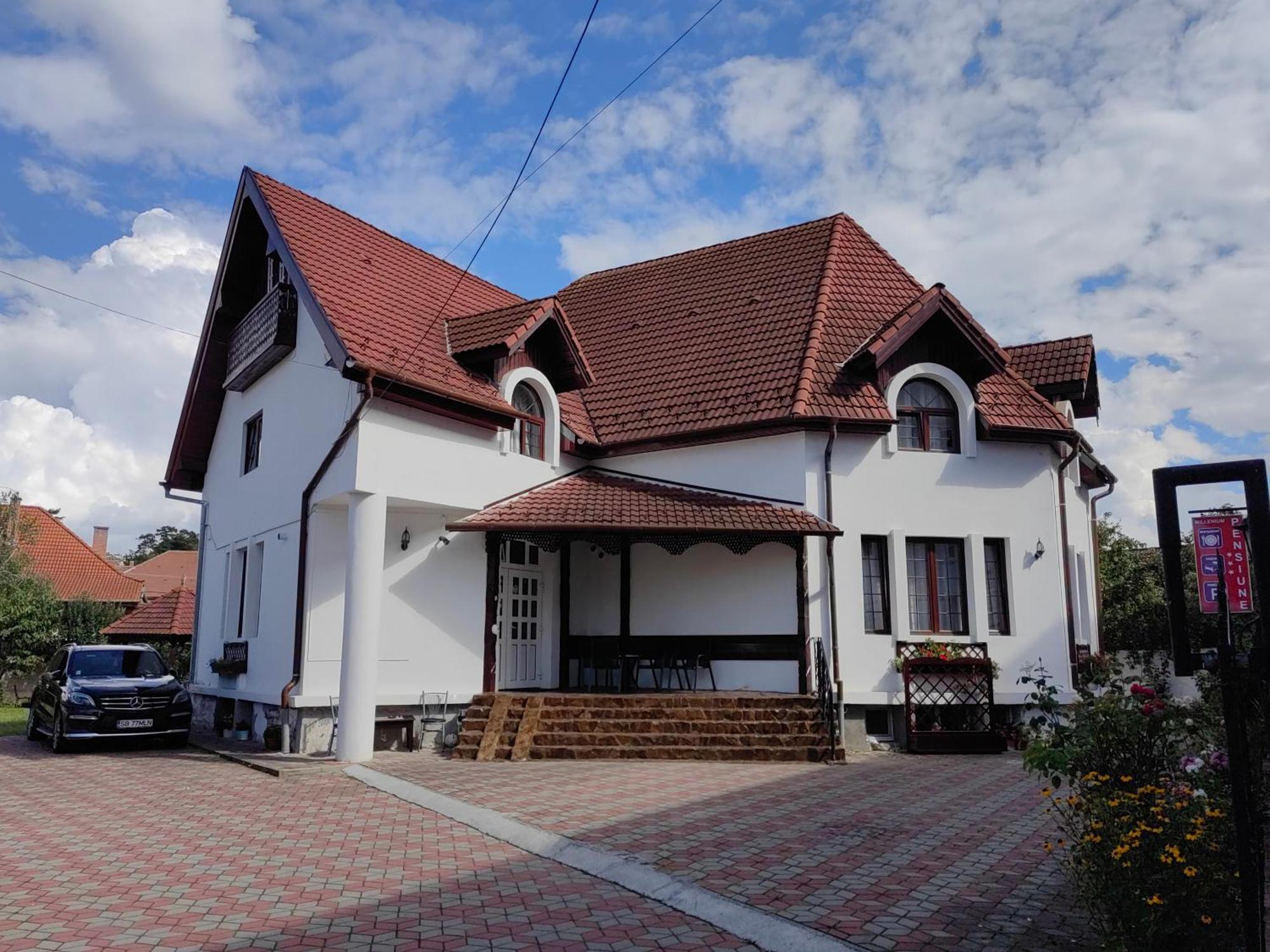 Pensiunea Millenium Sibiu With Parking - Motorcycle Friendly Travel Routes Exterior photo